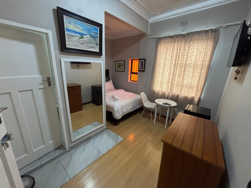 The Elegant Retreat of The Silver Room Bed and Breakfast in Johannesburg