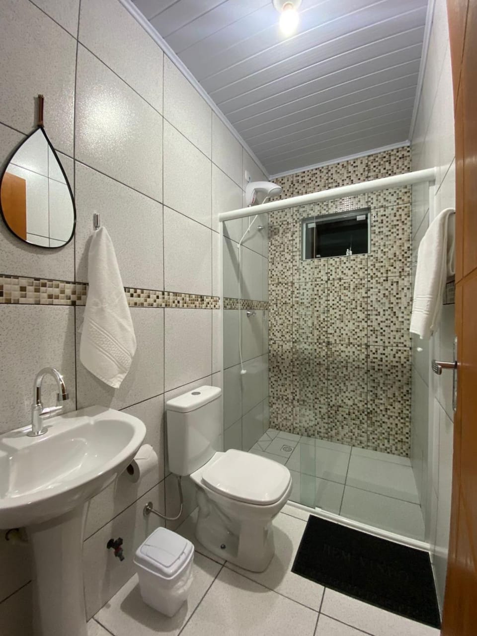 Shower, Bathroom, towels