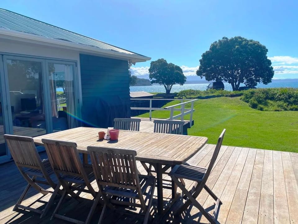 Manly Beachfront House in Auckland Region