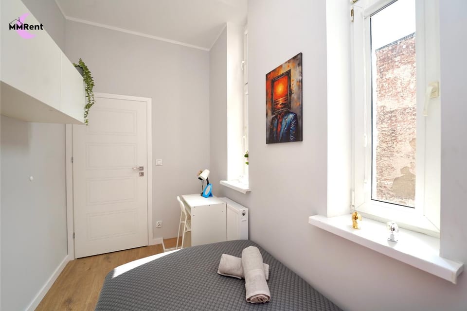 Bed, Photo of the whole room, towels