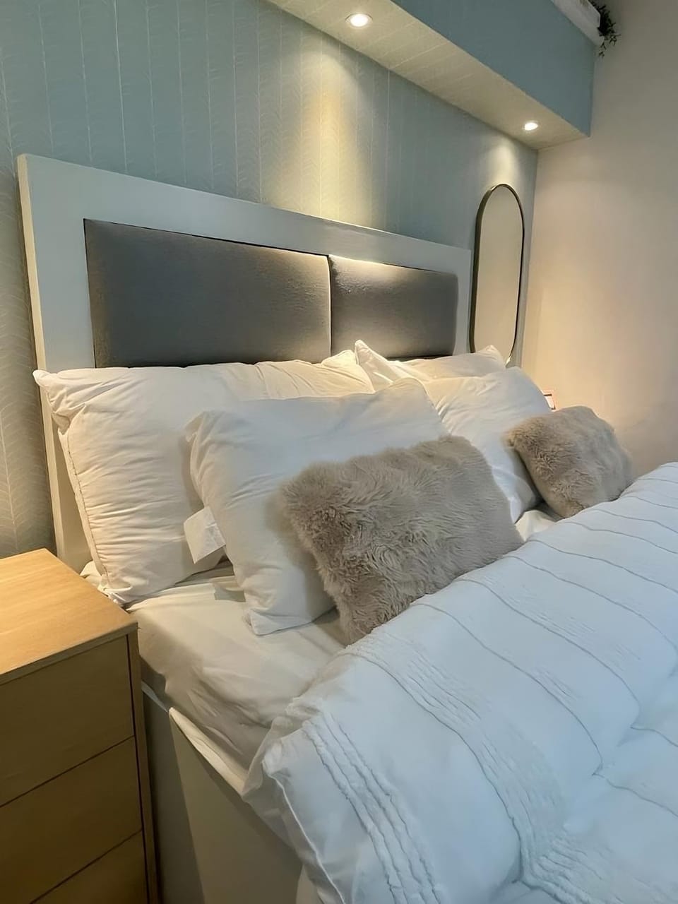 Bed, Bedroom