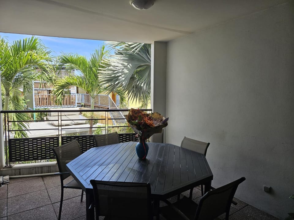 Patio, Dining area, Garden view