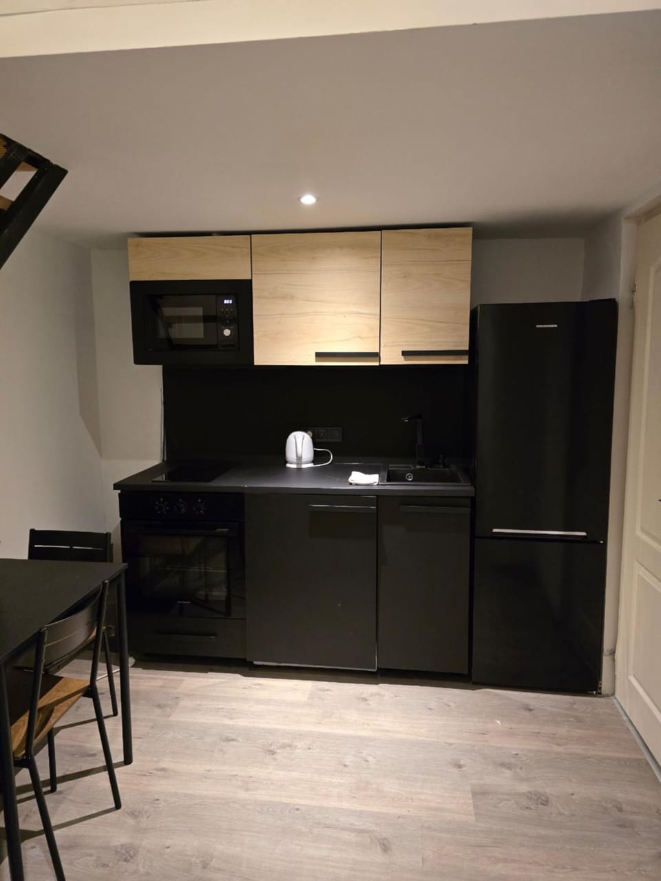Kitchen or kitchenette, oven