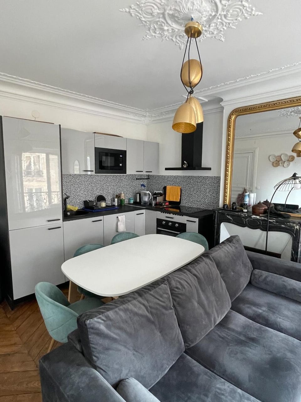 TV and multimedia, Kitchen or kitchenette, Living room, Seating area, Dining area, oven, stove
