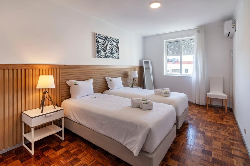 Priolo’s Nest - Sunlit Retreat with Free Parking Apartment in Ponta Delgada