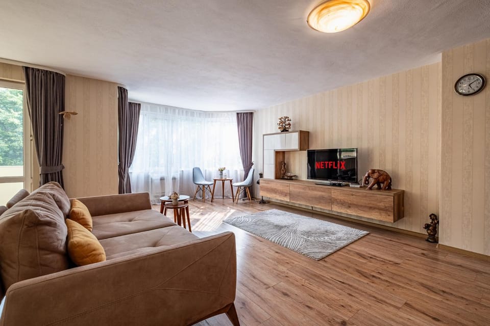 TV and multimedia, View (from property/room), Living room, Seating area, Entertainment