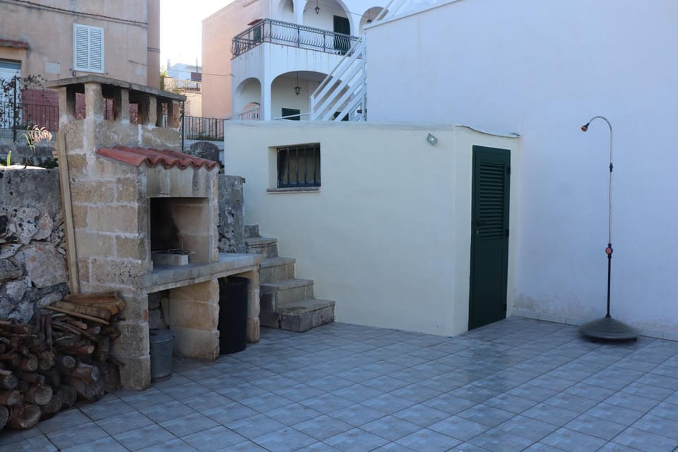 Shower, BBQ facilities