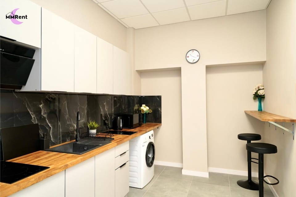 Kitchen or kitchenette, stove, washing machine