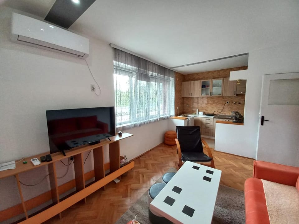 TV and multimedia, Living room, minibar
