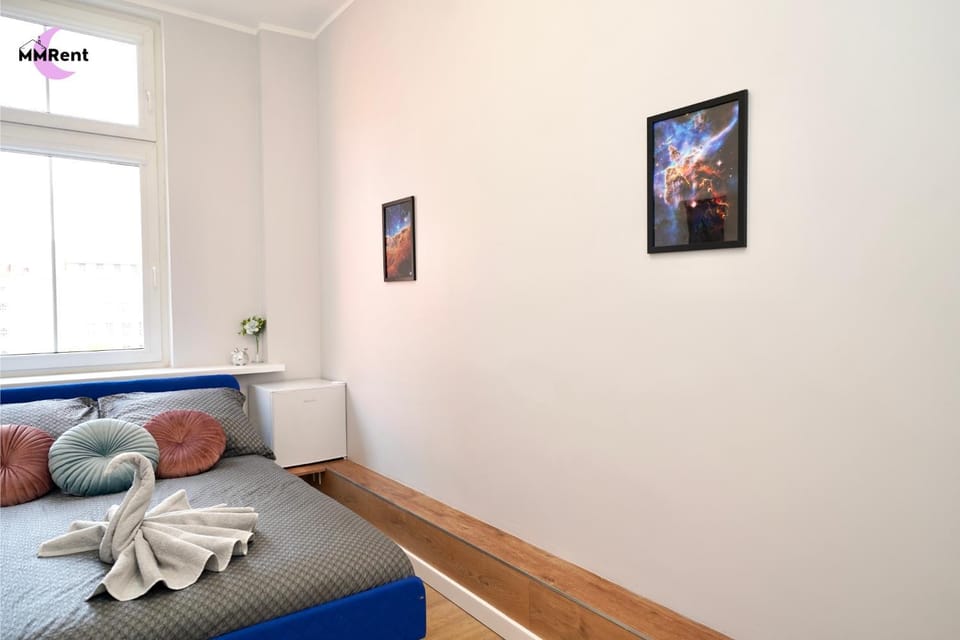 Bed, Photo of the whole room, towels
