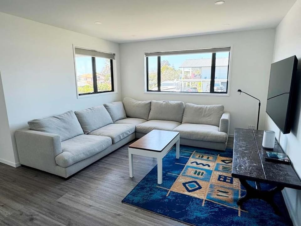 Seabreeze Army Bay Apartment in Auckland Region
