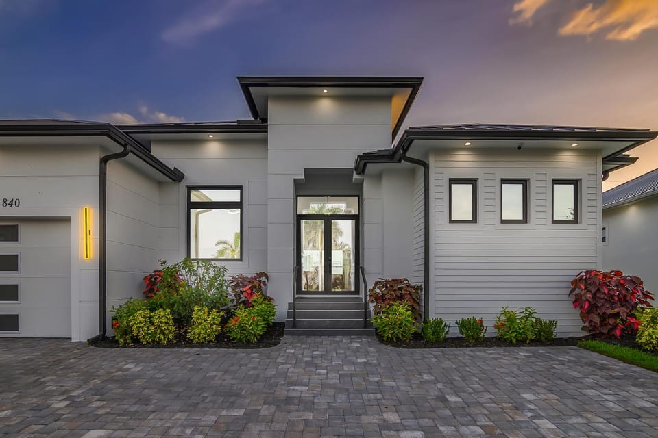 Marco Luxe Retreat Waterfront Villa in Marco Island
