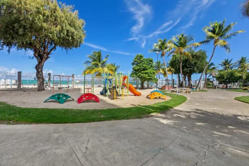 Beachfront Retreat-Panoramic Sunrise Views - 1 Parking Spot Apartment in Carolina