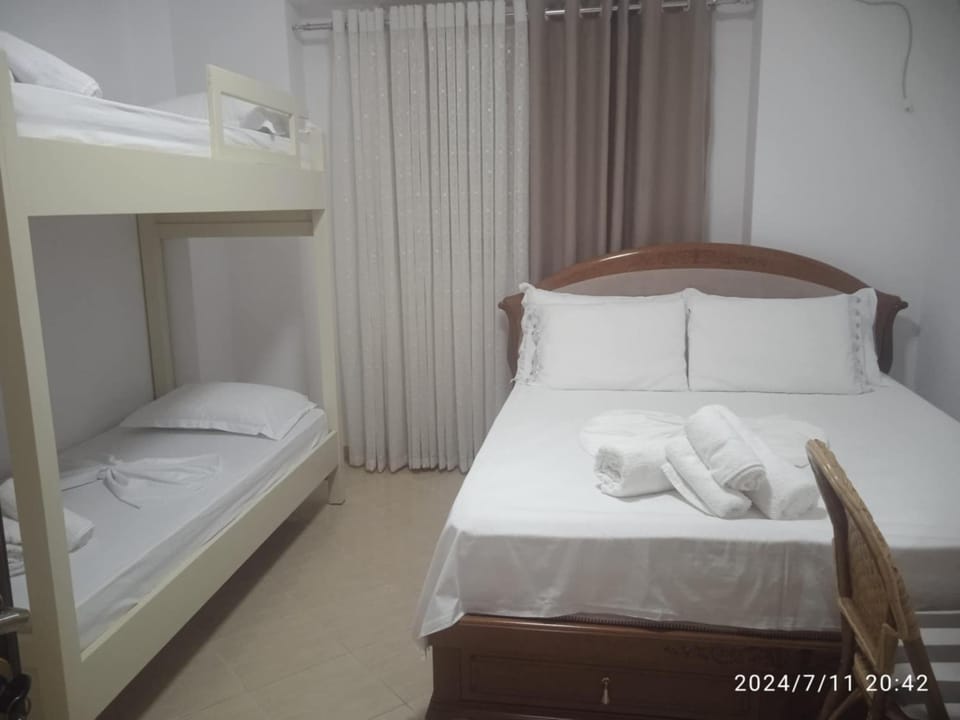 Bed, Photo of the whole room, Bedroom, bunk bed, towels