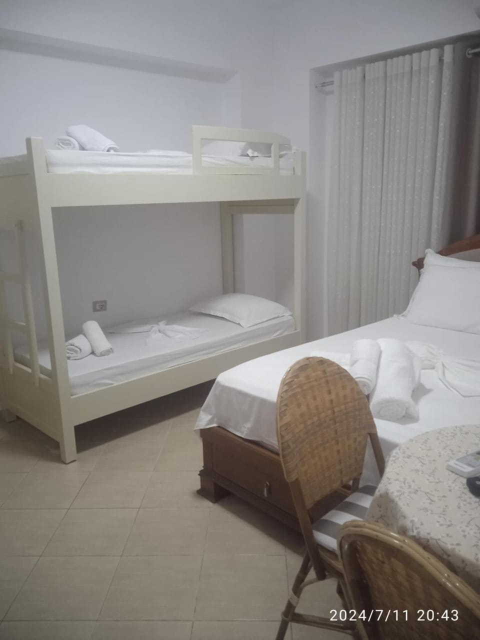 Bed, Bedroom, bunk bed, towels
