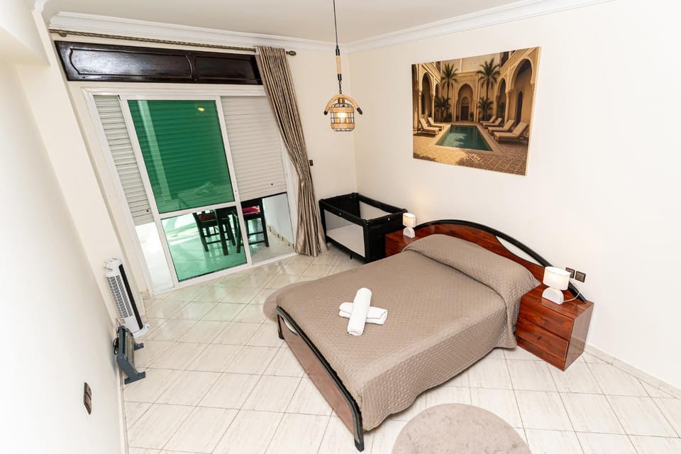 Bed, Living room, Photo of the whole room, Seating area, Bedroom
