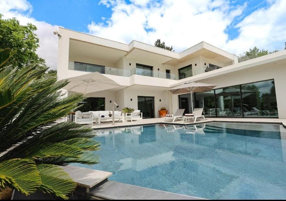 Property building, Pool view