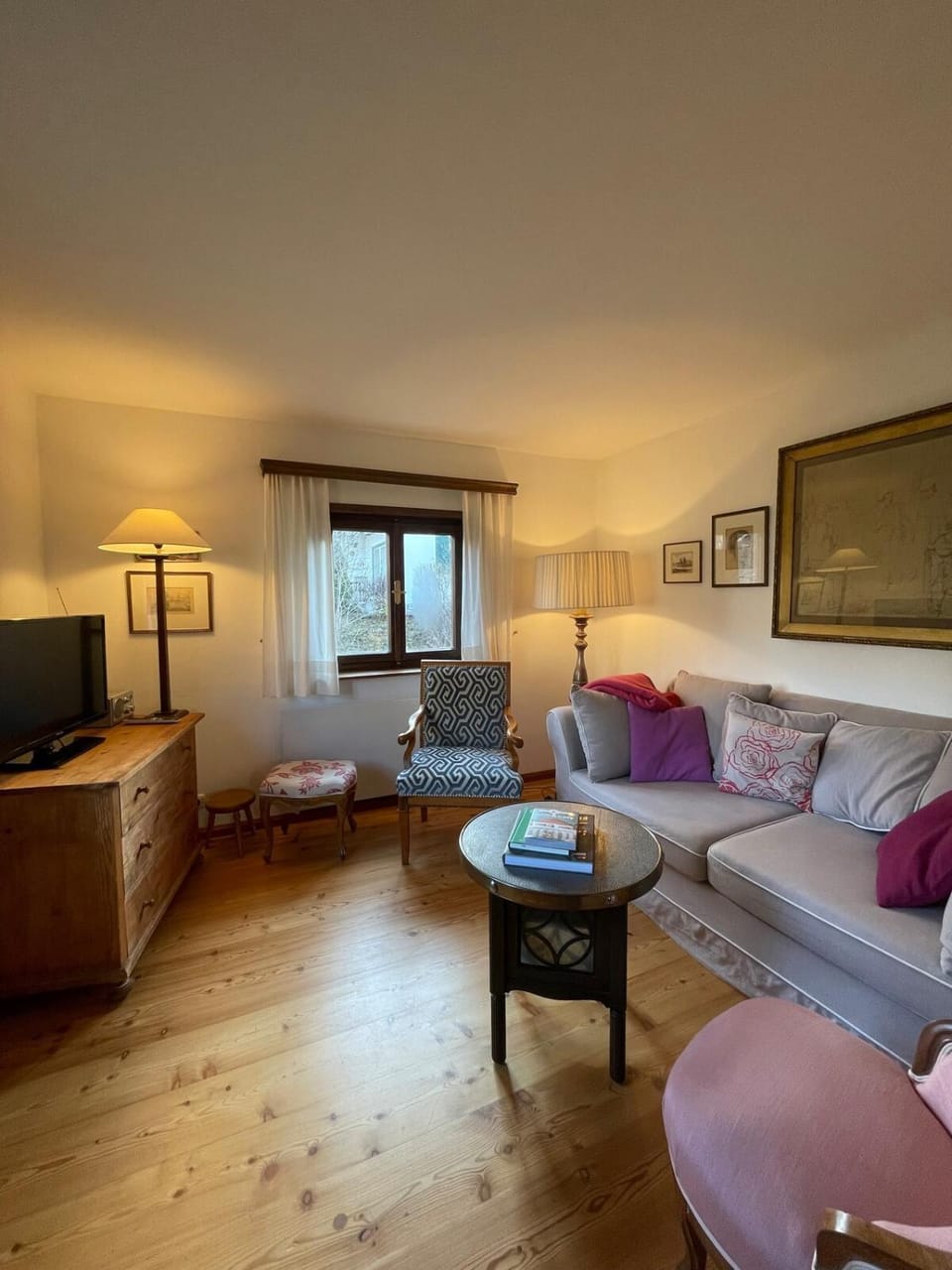 TV and multimedia, Living room, Seating area