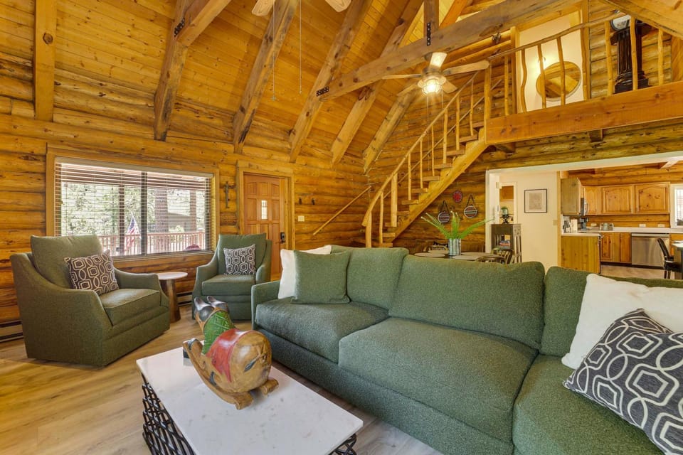 Covered Deck, Private Acreage: Log Cabin in Pine Cabin in Strawberry