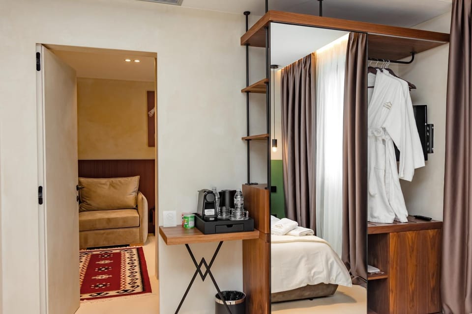 Bedroom, wardrobe