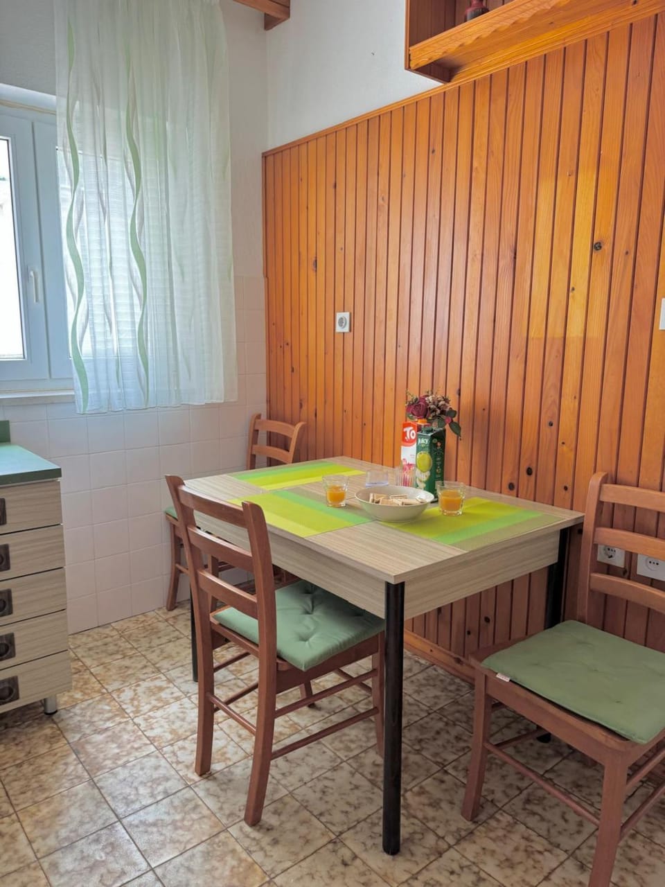 Seating area, Dining area