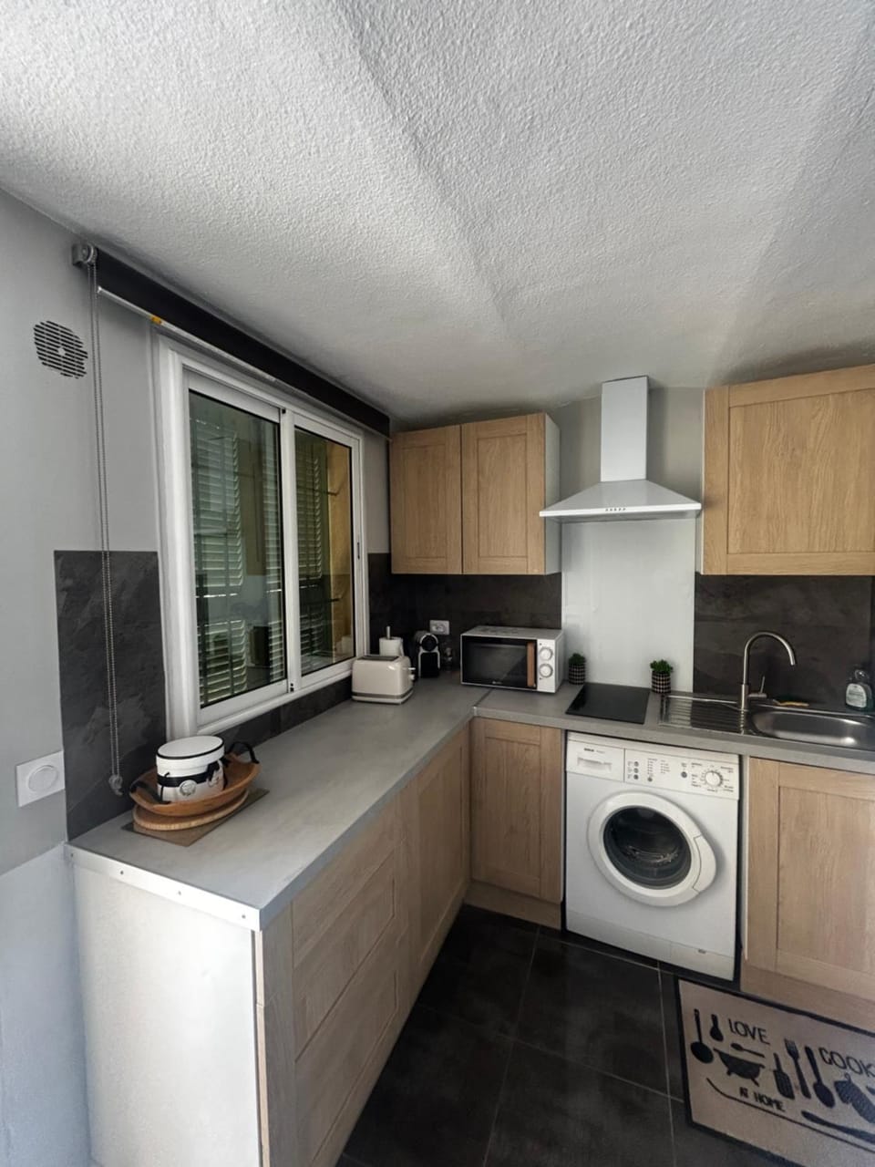 Kitchen or kitchenette, dishwasher, minibar, stove, washing machine, dryer