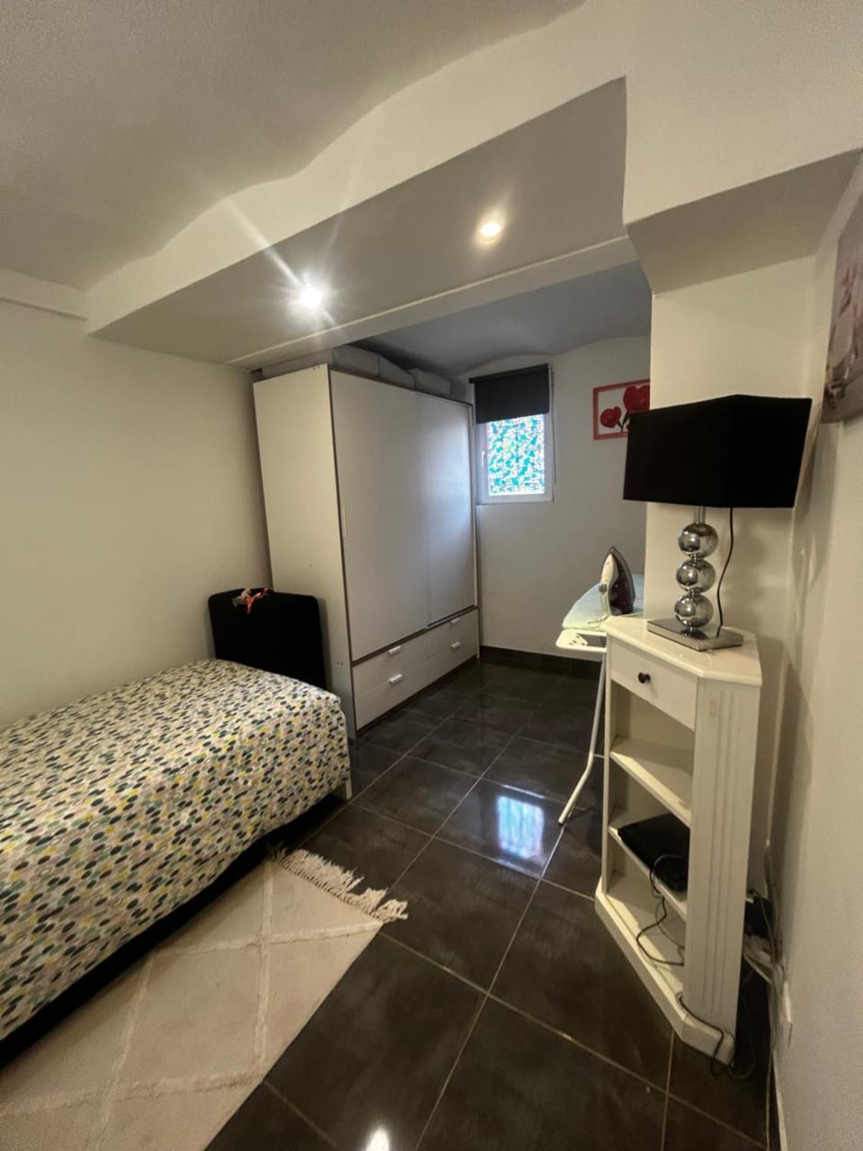 TV and multimedia, Photo of the whole room, Bedroom, stove