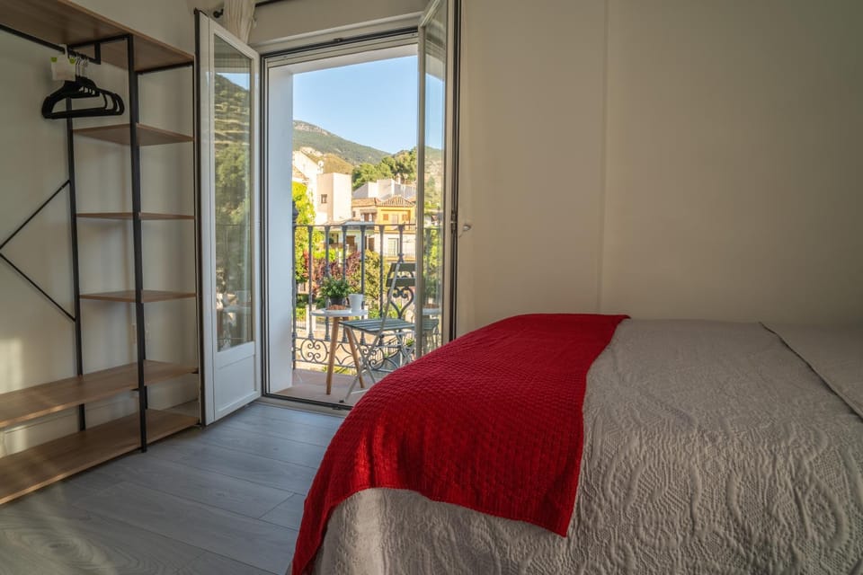 Bed, View (from property/room), Balcony/Terrace, Photo of the whole room, Bedroom, Mountain view