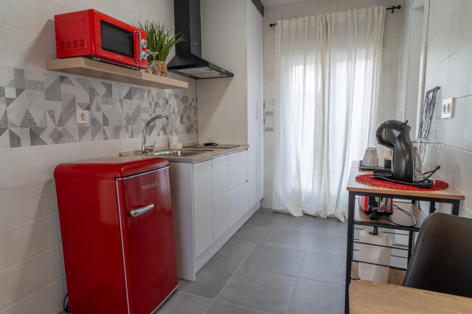 Neighbourhood, Balcony/Terrace, Kitchen or kitchenette, stove, toaster