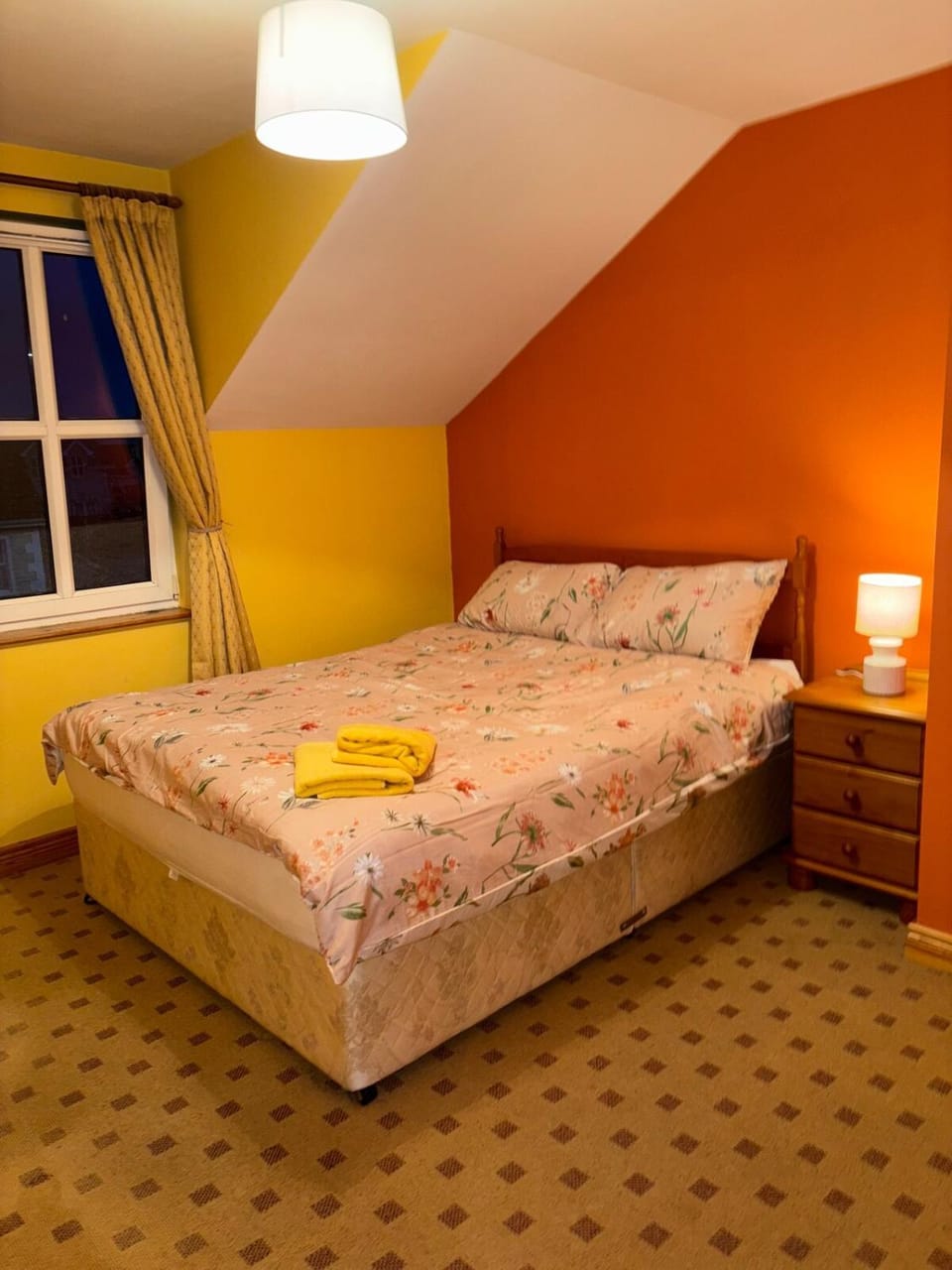 Bed, Photo of the whole room, Bedroom