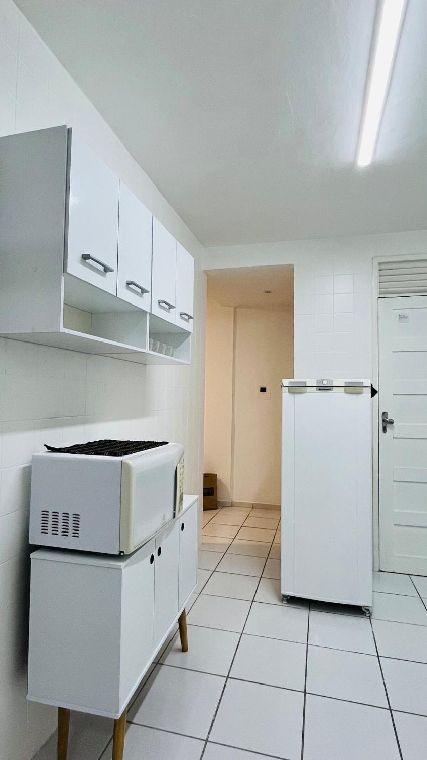 Kitchen or kitchenette, minibar, oven