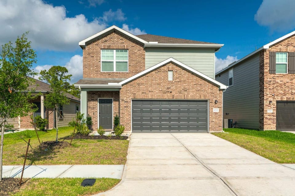 Property building, Neighbourhood, Garden view