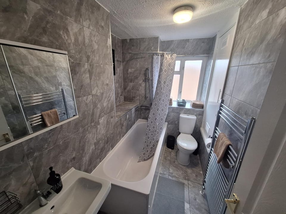 Shower, Toilet, Bathroom, Bath, towels