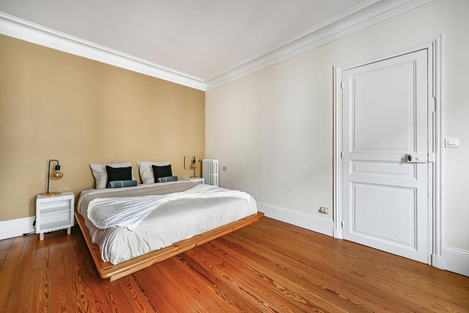 Bed, Photo of the whole room, Bedroom, wardrobe