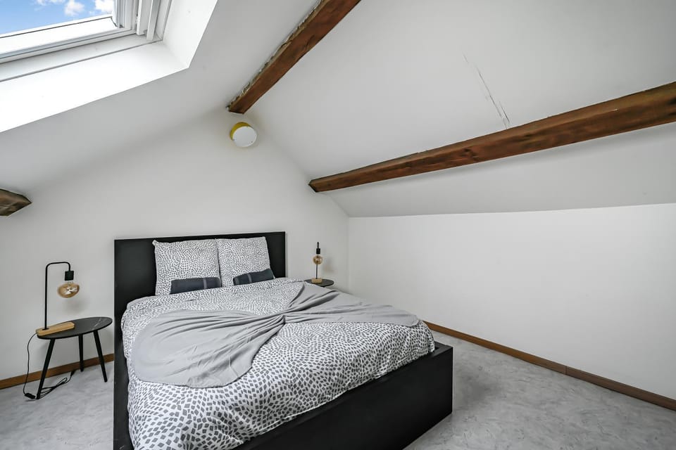 Bed, Photo of the whole room, Bedroom