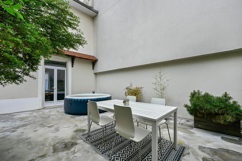 Patio, Living room, Dining area