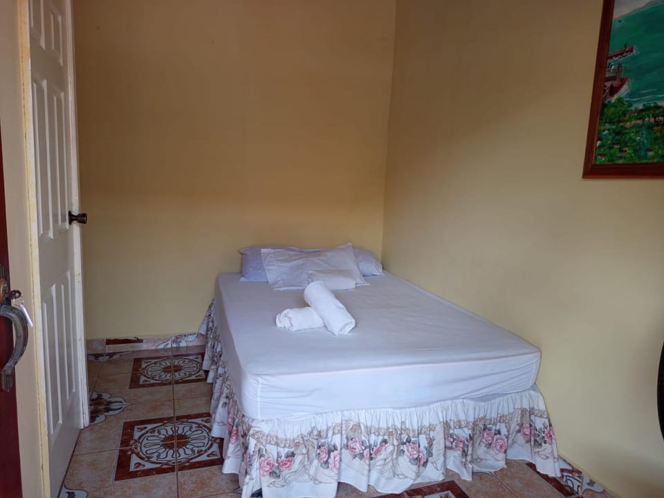 Daisy's House Hostel Bed and Breakfast in San Juan del Sur