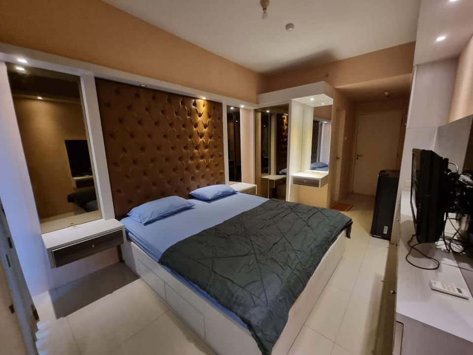 Bed, TV and multimedia, Photo of the whole room, Bedroom, air conditioner