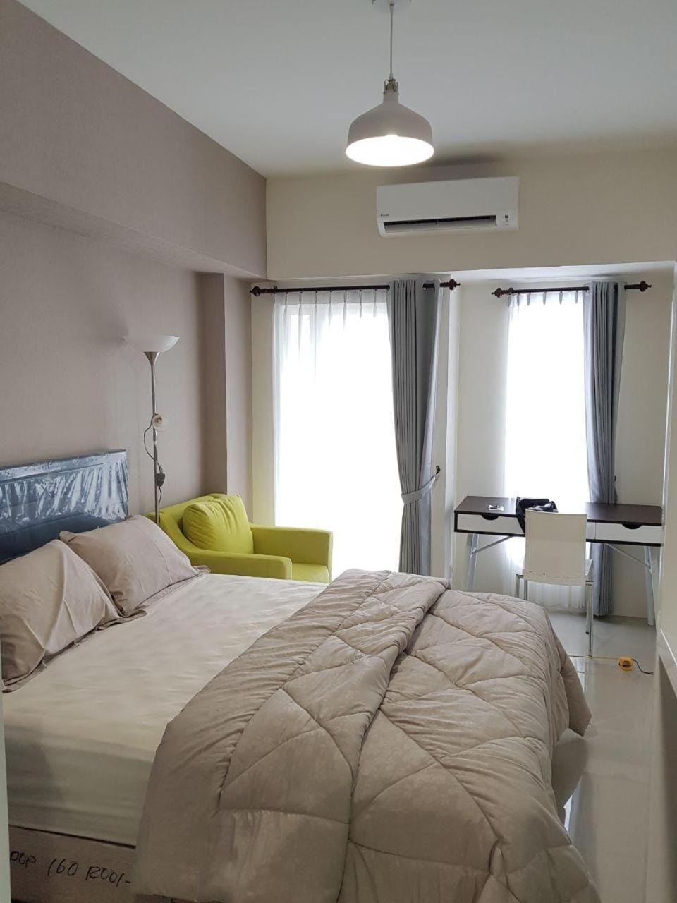 Bed, Living room, Seating area, Bedroom