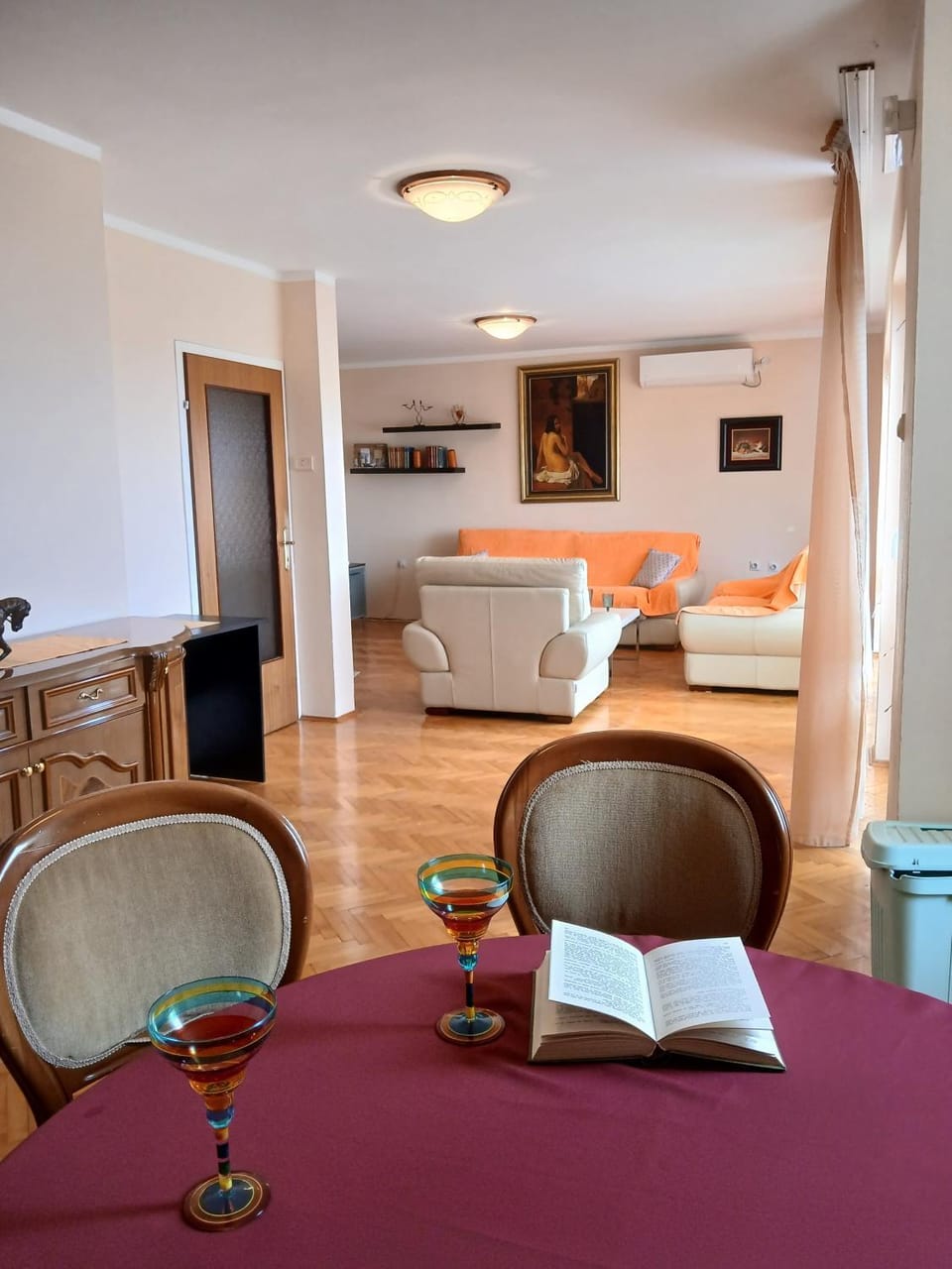 Seating area, Dining area
