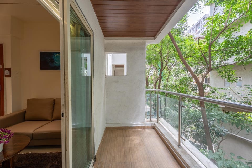 Garden, Balcony/Terrace, Living room, Seating area, air conditioner