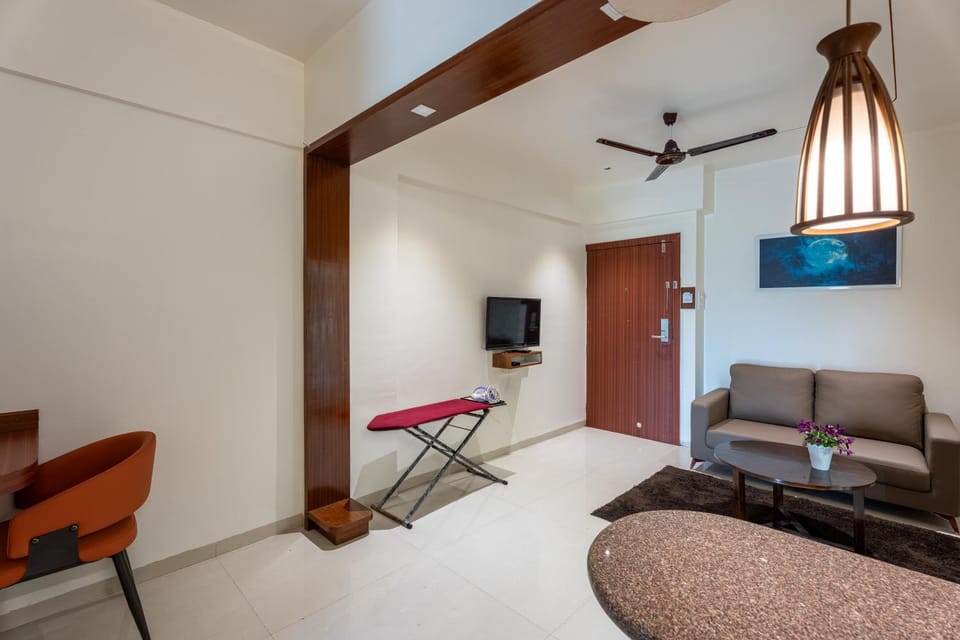 Living room, Seating area, Evening entertainment