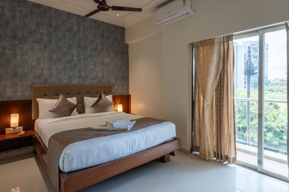 Photo of the whole room, Bedroom