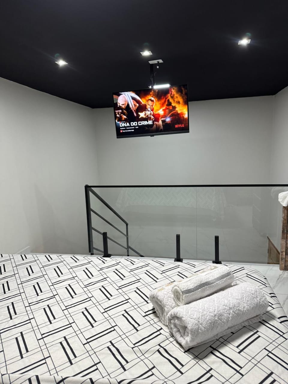 Bed, TV and multimedia, Bedroom, towels