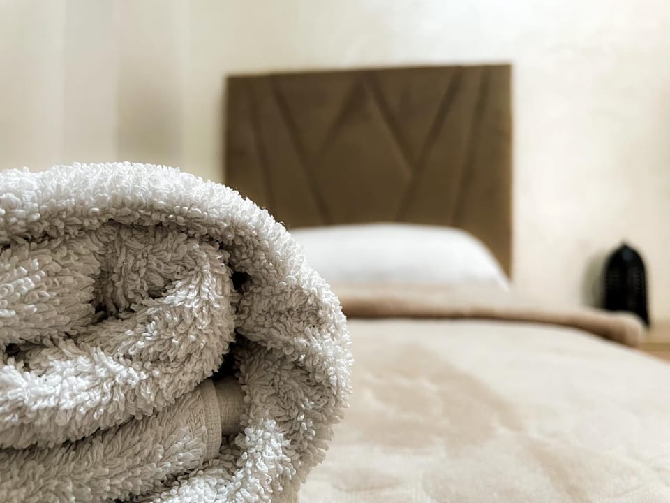 Bed, Photo of the whole room, Bedroom, towels