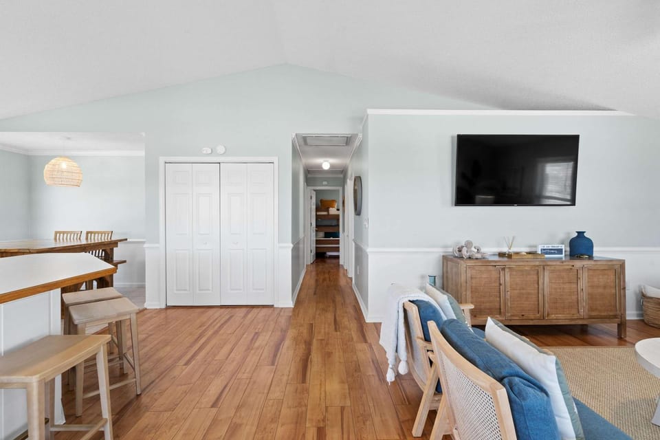 Surfside Serenity Villa - Steps to the Beach House in Surf City