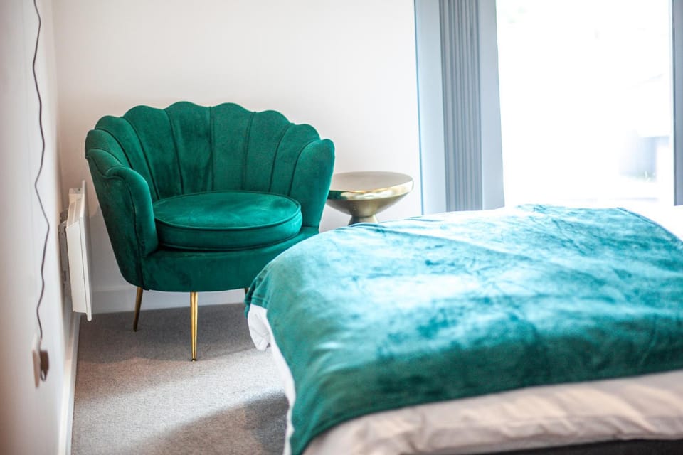 The Axium Residence- Central, Sleeps 6, Free Parking, Near Station, WiFi Apartment in Birmingham
