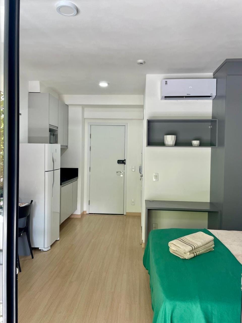 oven, towels, wardrobe