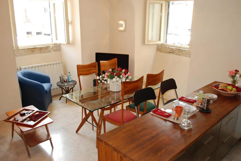 Dining area, Landmark view