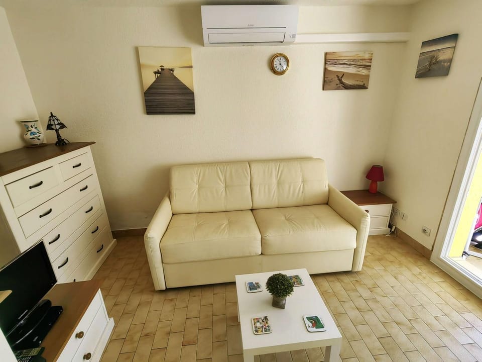 Joli T2 cabine pour 4 pers, jardin, à 900m de la mer - FR-1-607-221 Cabin in Agde